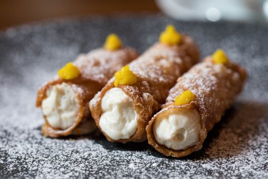 Cannoli Siciliani — Pizza Dvor