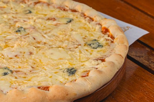 Quattro Formaggi — Pizza Dvor