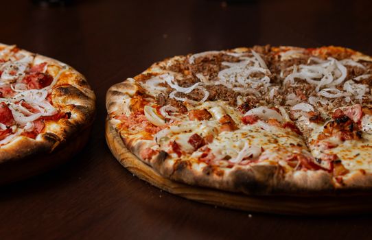 Tonno e Cipolla — Pizza Dvor